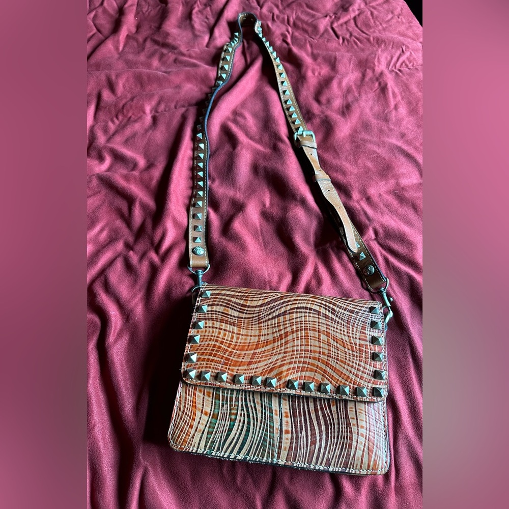 Beautiful, leather shoulder bag used only once